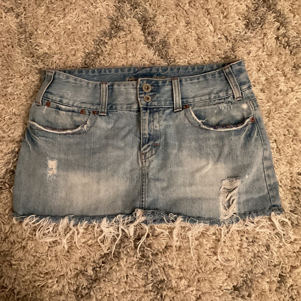 American Eagle Denim Mini Skirt Light Wash Distressed Frayed Hem Low Rise 12